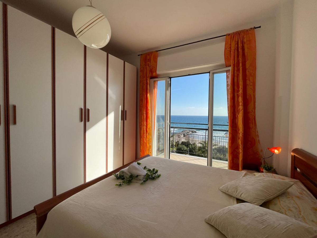 Appartement Rivamare 3 Locali Di Fronte Al Mare à Marina dʼMarina dʼAndora Extérieur photo